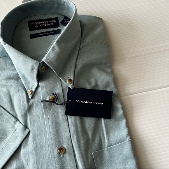 ROUNDTREE & YORKE NWT 2 Shirt Bundle Short Sleeve One Plaid and One Blue Size M - Picture 6 of 9